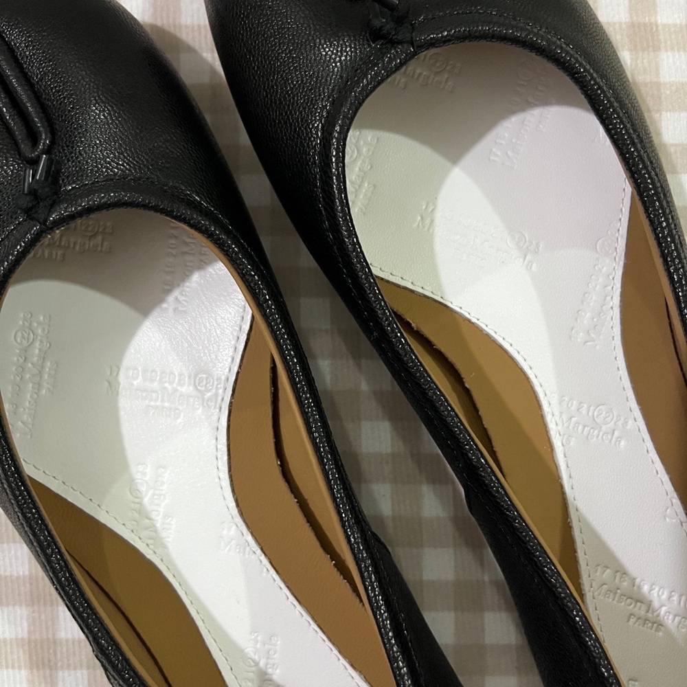 Maison Martin Margiela Black Split-Toe Leather Ballet Flats - Picture 9 of 10